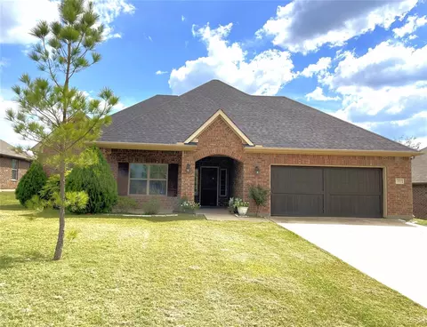 3331 Preston Club Dr, Sherman, TX 75092