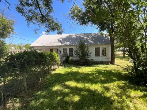 605 N Kirk St, Hico, TX 76457