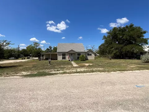 302 Hillcrest St, Hico, TX 76457