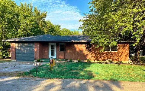 1108 Locust St, Gainesville, TX 76240