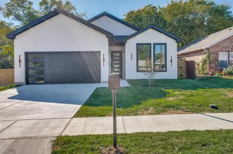 2209 W E Roberts St, Grand Prairie, TX 75051