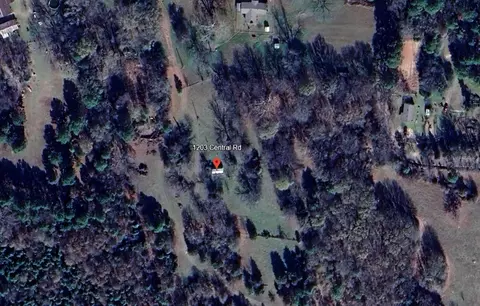 1203 Central Rd, Daingerfield, TX 75638