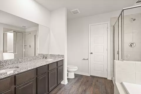 Bath - 1507 Romans Rd, Ennis, TX 75119 photo 1 of 2