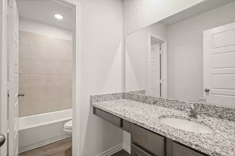 Bath - 1507 Romans Rd, Ennis, TX 75119 photo 2 of 2