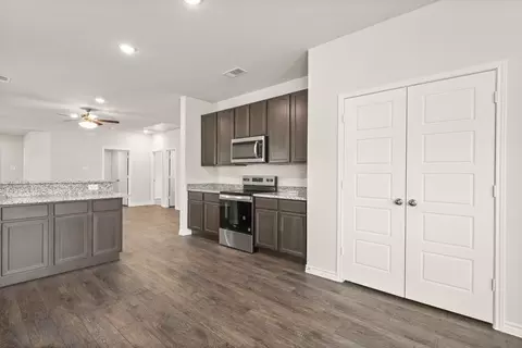 Entry Way - 1507 Romans Rd, Ennis, TX 75119 photo 2 of 2