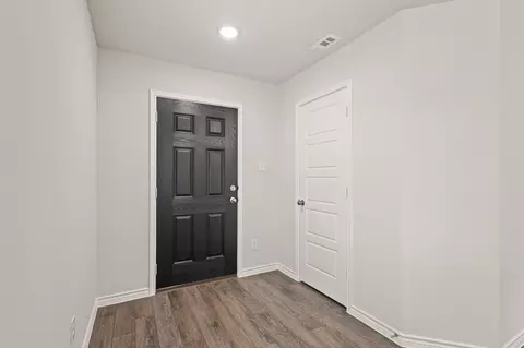 Entry Way - 1507 Romans Rd, Ennis, TX 75119 photo 1 of 2