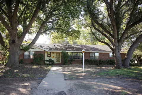 1400 Oak Hills Dr, Graham, TX 76450