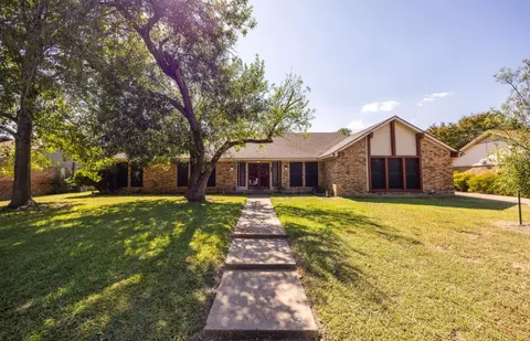 640 Ivy Ann Dr, Woodway, TX 76712