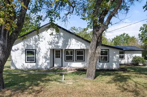 424 E 3rd St, Blooming Grove, TX 76626