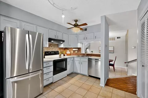 Kitchen - 777 Custer Rd #13-1, Richardson, TX 75080 photo 2 of 3