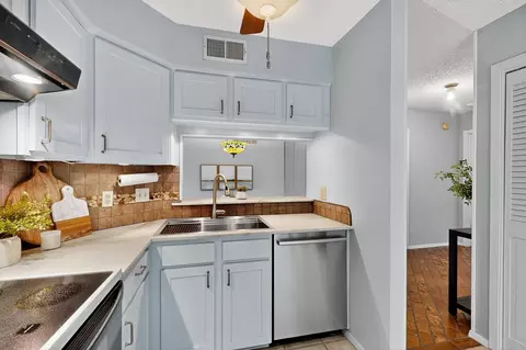 Kitchen - 777 Custer Rd #13-1, Richardson, TX 75080 photo 3 of 3