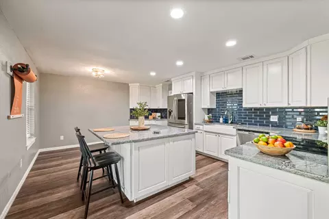 7417 Meadowdale Dr, Watauga, TX 76148