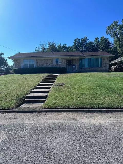 1700 W Belden St, Sherman, TX 75092