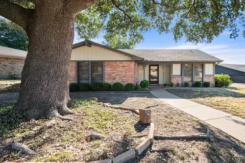 308 Rhineland Rd, Benbrook, TX 76126