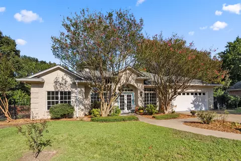 709 Park Place Dr, Athens, TX 75751