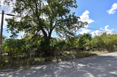 904 E 6th, Brady, TX 76825 photo 3