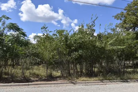 904 E 6th, Brady, TX 76825 photo 2