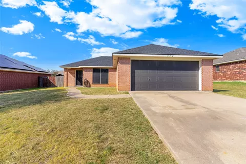 302 Cherokee Trl, Alvarado, TX 76009