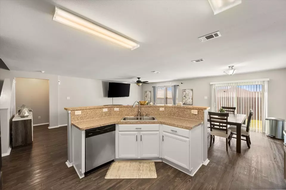 Kitchen - 5501 Northfield Dr, Fort Worth, TX 76179 photo 2 of 4