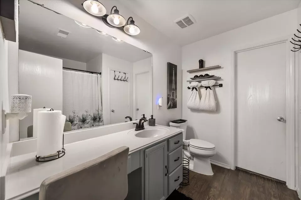 Bath - 5501 Northfield Dr, Fort Worth, TX 76179 photo 1 of 2
