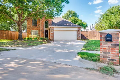 700 Oakridge Dr, Lake Dallas, TX 75065