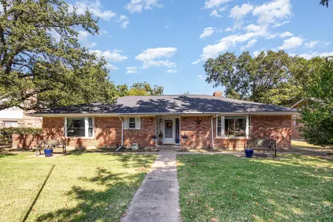 2015 Woods Dr, Arlington, TX 76010