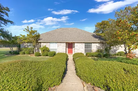 900 Crestview Ln, Wylie, TX 75098