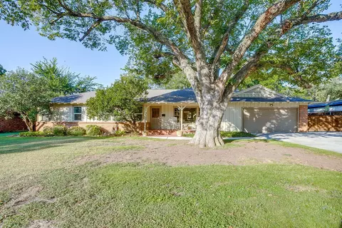 3962 Shannon Dr, Fort Worth, TX 76116