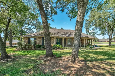 212 Kiowa Dr W, Gainesville, TX 76240