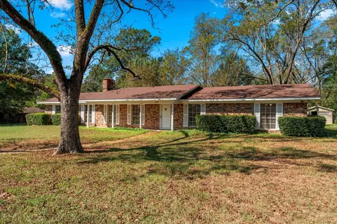 102 Westwood Pkwy, Naples, TX 75568