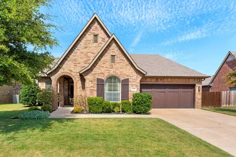 2707 Stonebriar Ct, Arlington, TX 76001