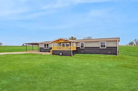 2053 Denver Rd, Sunset, TX 76270