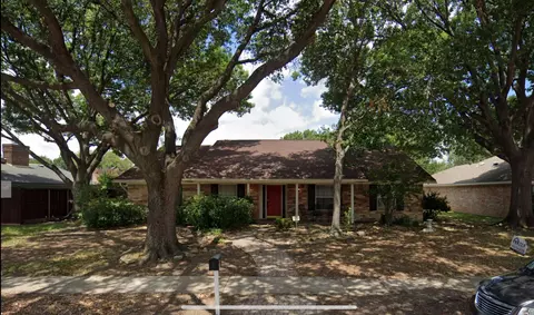 2813 Staffordshire Dr, Carrollton, TX 75007