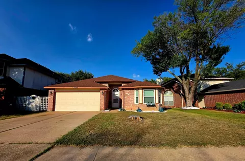 2305 Bennington Dr, Arlington, TX 76018