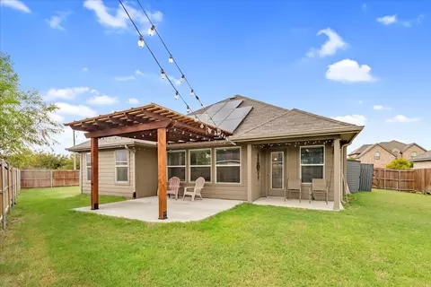 1200 Queens Brook Ln, Fort Worth, TX 76140
