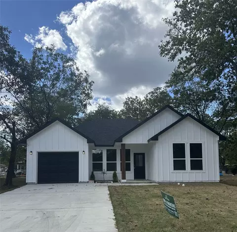 1505 Division St, Commerce, TX 75428
