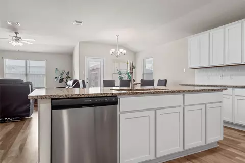 Kitchen - 3017 Skinner Dr, Lorena, TX 76655 photo 4 of 6