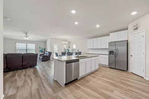 Kitchen - 3017 Skinner Dr, Lorena, TX 76655 photo 5 of 6