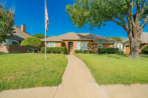 8304 Navigation Dr, Rowlett, TX 75088