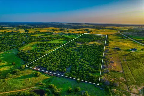 101 Crumley Ln, Gatesville, TX 76528
