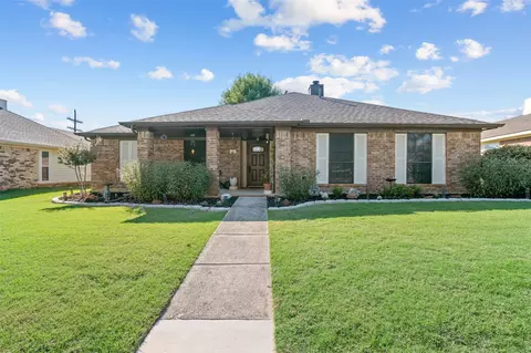 1693 Autumn Breeze Ln, Lewisville, TX 75077