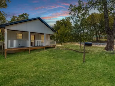 796 N 7th St, Midlothian, TX 76065