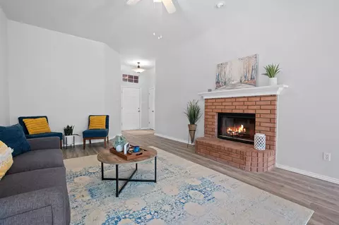 692 High Crest Dr, Azle, TX 76020