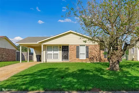 1657 Holiday Pl, Bossier City, LA 71112
