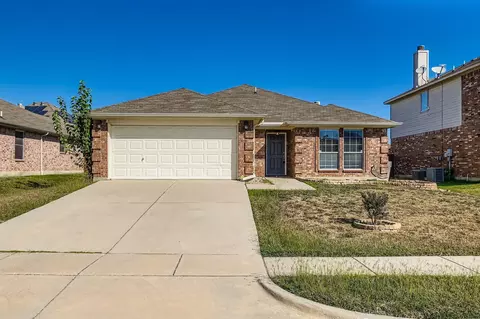 608 Piper Dr, Saginaw, TX 76179