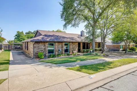 1116 Highpoint Rd, Bedford, TX 76022