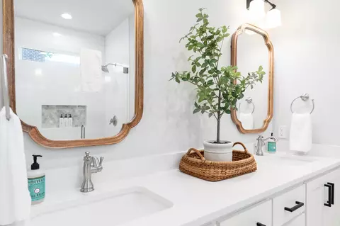 Bath - 425 Proctor Ave, Waco, TX 76708 photo 4 of 6