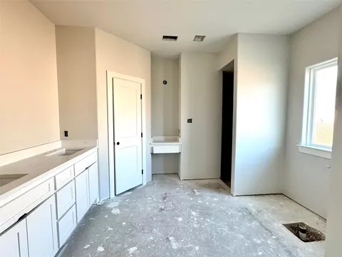 Bath - 508 Limestone Cir, Mabank, TX 75147 photo 1 of 2