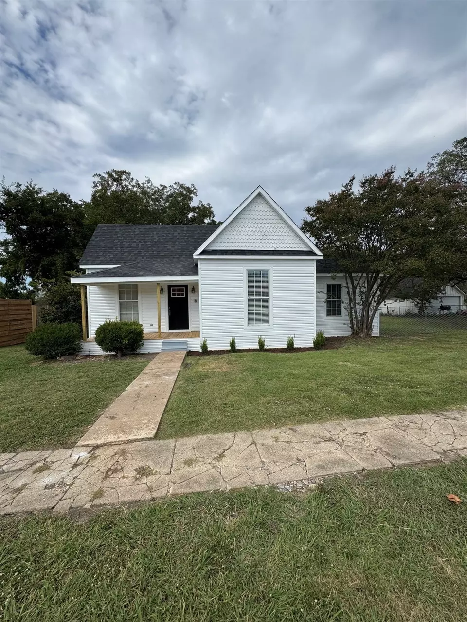 Exterior - 306 N College St, Howe, TX 75459 photo 1 of 4