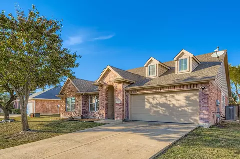 112 Patriot Pkwy, Forney, TX 75126